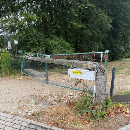 16. Góra św. Anny – Uszkodzony słup energetyczny